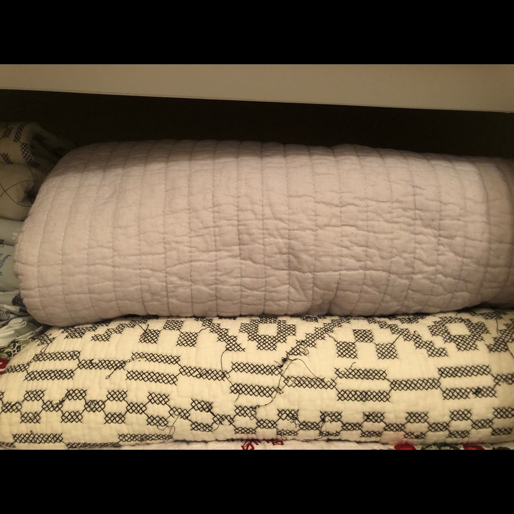 2 comforters..picture doesn’t show true color